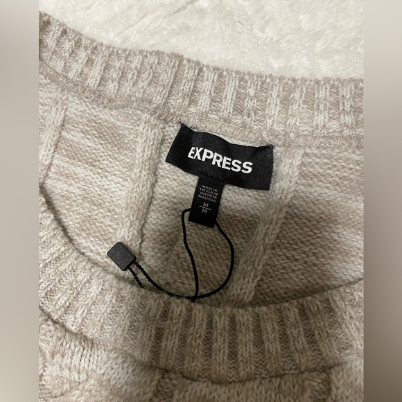 EXPRESS Chunky Cable Knit Crop Sweater size M - Picture 4 of 5